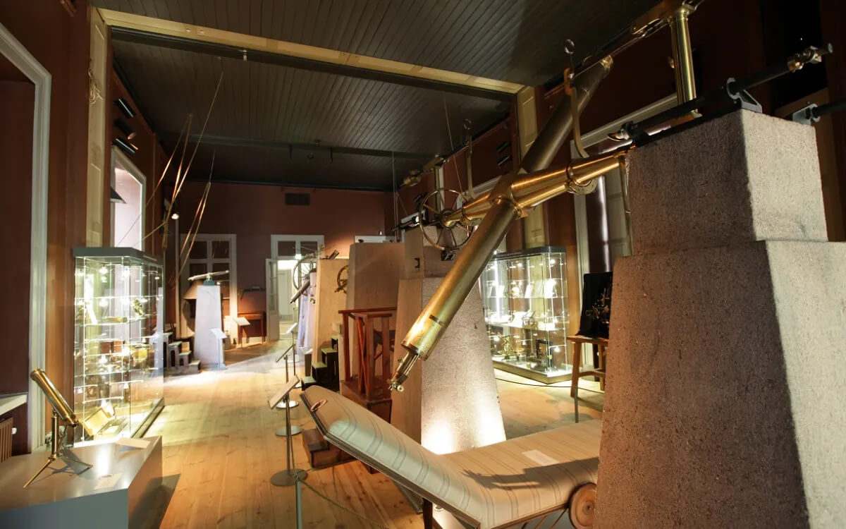 Kuva Helsingin yliopiston observatoriosta, joka kuuluu Tiedemuseo Liekkiin